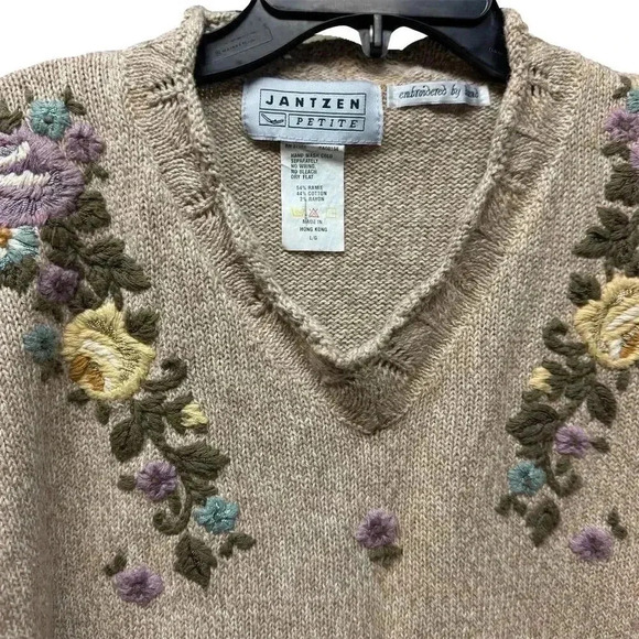Jantzen Petite Women's L Vintage Floral Hand-Embroidered Sweater - Picture 5 of 7